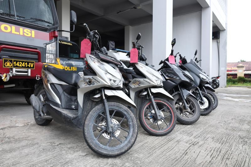 Polda Riau tangkap pembobol 29 rumah kosong yang ditinggal mudik Polda Riau tangkap pembobol 29 rumah kosong yang ditinggal mudik