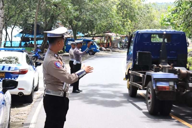 Polda Maluku Utara patroli di kawasan wisata dan Pelabuhan Ternate Polda Maluku Utara patroli di kawasan wisata dan Pelabuhan Ternate