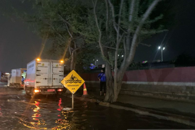 Pemkot: Sejumlah lokasi di Jakut terendam banjir rob pada Selasa malam