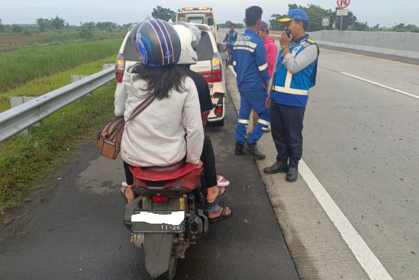 PT Jasamarga Kualanamu Tol evakuasi pengendara motor masuk jalan tol MKTT PT Jasamarga Kualanamu Tol evakuasi pengendara motor masuk jalan tol MKTT