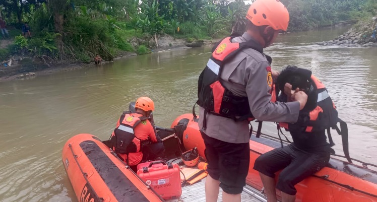 Bocah korban hanyut di Sungai Belawan ditemukan meninggal dunia Bocah korban hanyut di Sungai Belawan ditemukan meninggal dunia