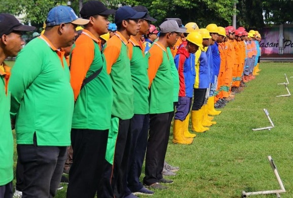 Ratusan petugas gabungan kolaborasi perimbasan pohon di Kudus Ratusan petugas gabungan kolaborasi perimbasan pohon di Kudus