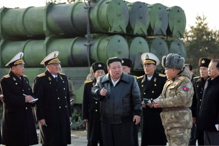 Korut tunjukkan kapal perusak baru untuk perkuat angkatan lautnya