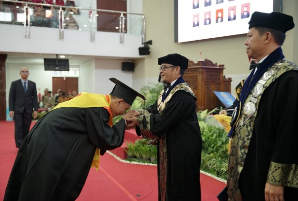 Rektor Universitas Tidar kukuhkan 468 mahasiswa dalam Wisuda Universitas Tidar ke-69 Rektor Universitas Tidar kukuhkan 468 mahasiswa dalam Wisuda Universitas Tidar ke-69