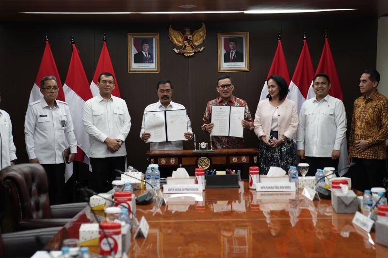 KP2MI - KemenImipas teken MoU, fokus benahi aturan keberangkatan PMI KP2MI - KemenImipas teken MoU, fokus benahi aturan keberangkatan PMI