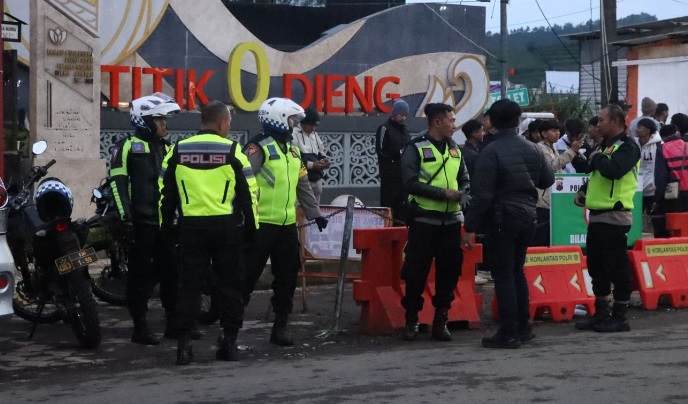 Puncak Wisata Dieng dipadati pengunjung, polisi berlakukan buka tutup jalur Puncak Wisata Dieng dipadati pengunjung, polisi berlakukan buka tutup jalur
