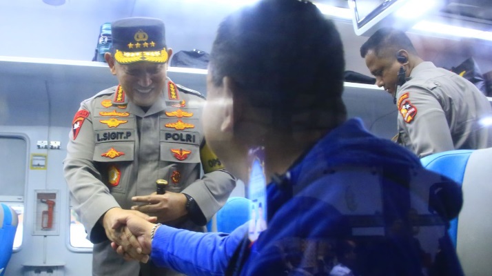 Kapolri dorong pemudik gunakan kereta api Kapolri dorong pemudik gunakan kereta api