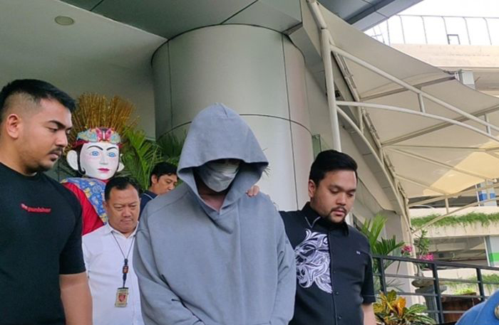 Fachry Albar jalani pemeriksaan kesehatan di Polres Jakbar Fachry Albar jalani pemeriksaan kesehatan di Polres Jakbar