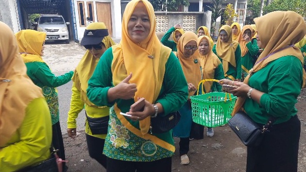 Ratusan kader Muslimat NU dan UMKM Andong meriahkan jalan sehat Ratusan kader Muslimat NU dan UMKM Andong meriahkan jalan sehat