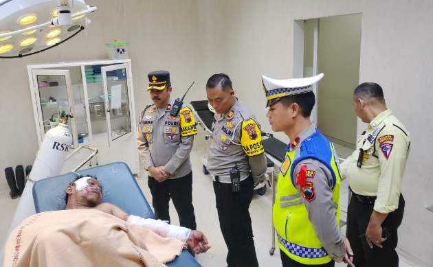 Laka tunggal di Tol Sidorejo, dua orang luka-luka Laka tunggal di Tol Sidorejo, dua orang luka-luka
