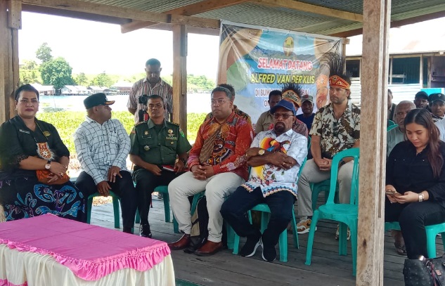 Pemkab Jayapura diminta buat perda bagi penjual orang asli Papua dalam pemanfaatan otsus Pemkab Jayapura diminta buat perda bagi penjual orang asli Papua dalam pemanfaatan otsus