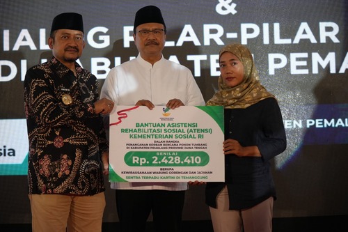 Mensos beri bantuan korban tertimpa pohon di Pemalang