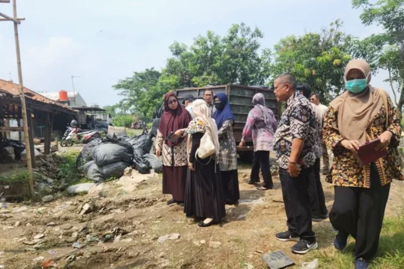 Temuan limbah medis di permukiman karena kelalaian rumah sakit Temuan limbah medis di permukiman karena kelalaian rumah sakit