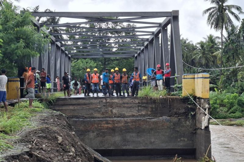 PLN percepat pemulihan jaringan listrik usai cuaca ekstrem di Malut PLN percepat pemulihan jaringan listrik usai cuaca ekstrem di Malut