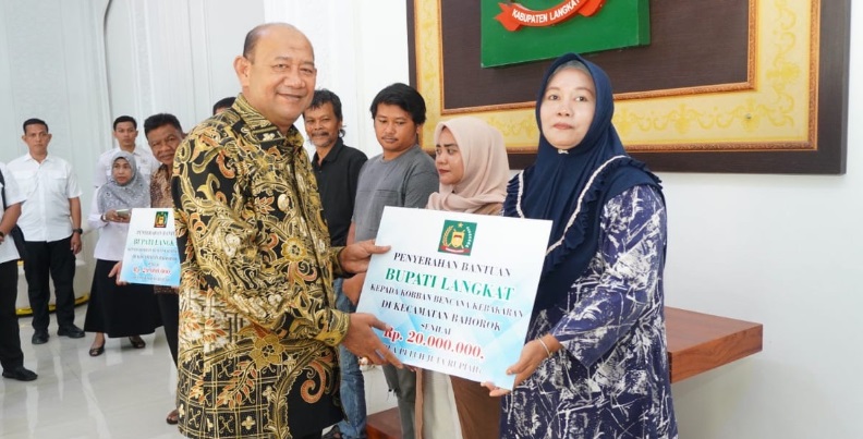Pemkab Langkat serahkan bantuan untuk korban kebakaran di Bahorok Pemkab Langkat serahkan bantuan untuk korban kebakaran di Bahorok
