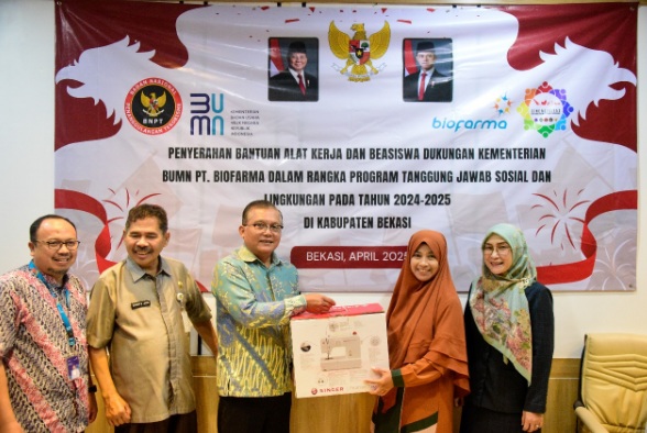 BNPT - Kementerian BUMN serahkan bantuan kepada sasaran di Bekasi BNPT - Kementerian BUMN serahkan bantuan kepada sasaran di Bekasi
