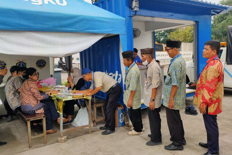 Transjakarta tes urine dan nafas 100 sopir Mikrotrans Transjakarta tes urine dan nafas 100 sopir Mikrotrans