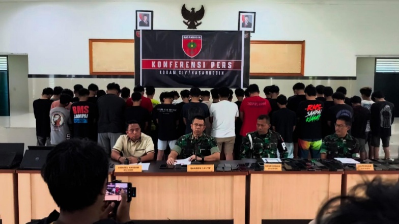 Kodam XIV/Hasanuddin bongkar sindikat penipuan online 40 pelaku diamankan Kodam XIV/Hasanuddin bongkar sindikat penipuan online 40 pelaku diamankan