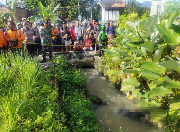 Warga di sekitar Pasar Lanang Ambarawa digegerkan penemuan mayat Warga di sekitar Pasar Lanang Ambarawa digegerkan penemuan mayat