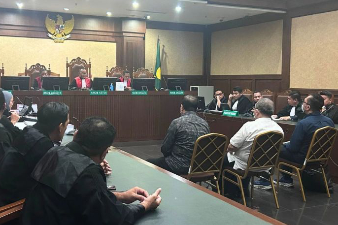 Tiga hakim vonis bebas Ronald Tannur dituntut 9–12 tahun penjara Tiga hakim vonis bebas Ronald Tannur dituntut 9–12 tahun penjara