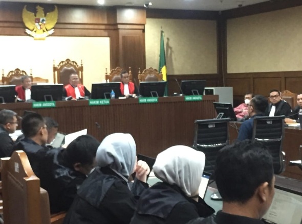 Pledoi Heru: Tidak ada pertemuan Erintuah dan Lisa Rachmat di bandara Pledoi Heru: Tidak ada pertemuan Erintuah dan Lisa Rachmat di bandara