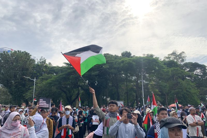 Suara takbir menggema dalam aksi bela Palestina di depan Kedubes AS Suara takbir menggema dalam aksi bela Palestina di depan Kedubes AS