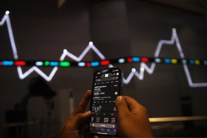 IHSG Selasa dibuka menguat 75,82 poin IHSG Selasa dibuka menguat 75,82 poin