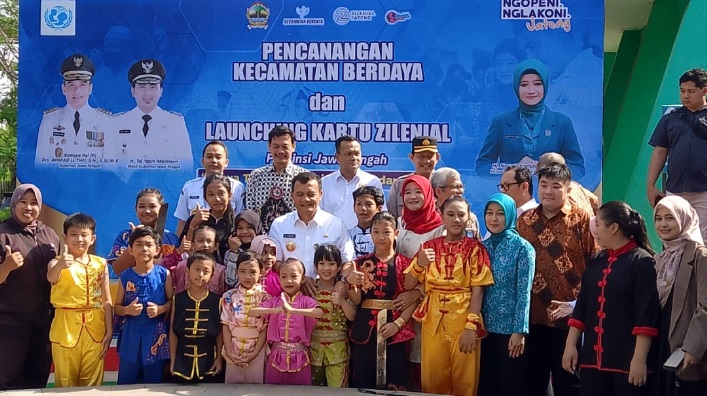 Gubernur Jateng luncurkan Program Kecamatan Berdaya dan Kartu Zilenial di Solo Gubernur Jateng luncurkan Program Kecamatan Berdaya dan Kartu Zilenial di Solo