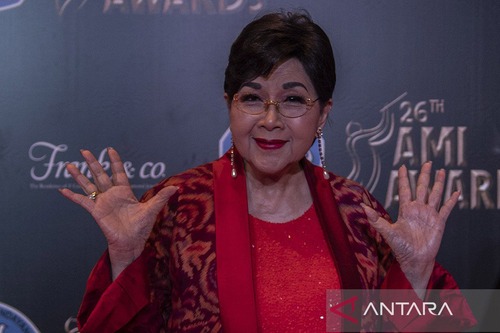 Titiek Puspa meninggal dunia, Inul Daratista menangis