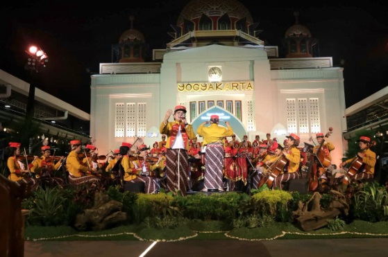 PT KAI Daop 6 hadirkan orchestra di Stasiun Yogyakarta PT KAI Daop 6 hadirkan orchestra di Stasiun Yogyakarta