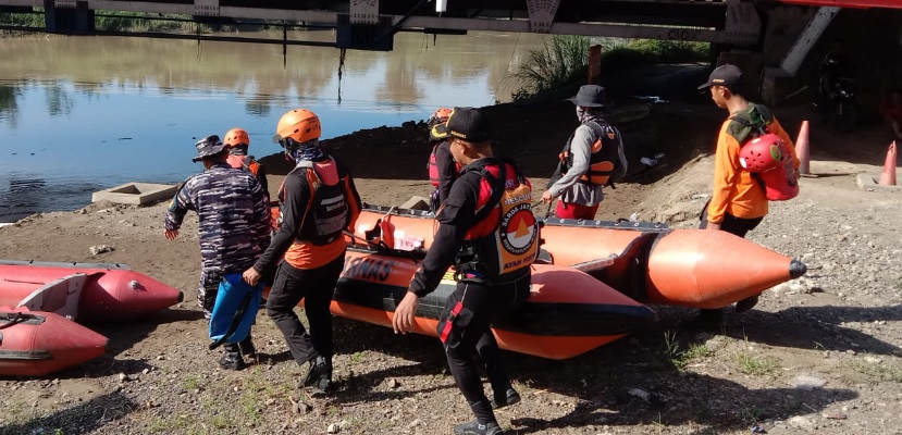 Tim gabungan masih cari dua korban tenggelam di Sungai Pemali, Brebes Tim gabungan masih cari dua korban tenggelam di Sungai Pemali, BrebesÂ