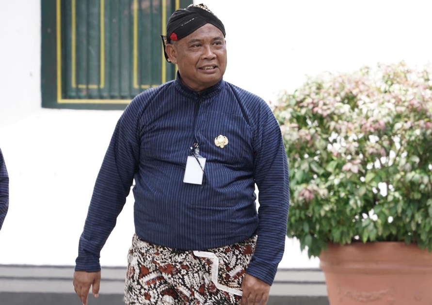 Bupati Sleman terima gelar KMT H Pangarsohadiprojo dari Kraton Yogyakarta