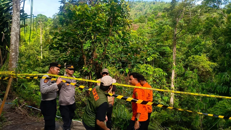 Basarnas Medan lakukan operasi pencarian tiga penumpang minibus yang terjun ke Sungai Lae Kombih Basarnas Medan lakukan operasi pencarian tiga penumpang minibus yang terjun ke Sungai Lae Kombih