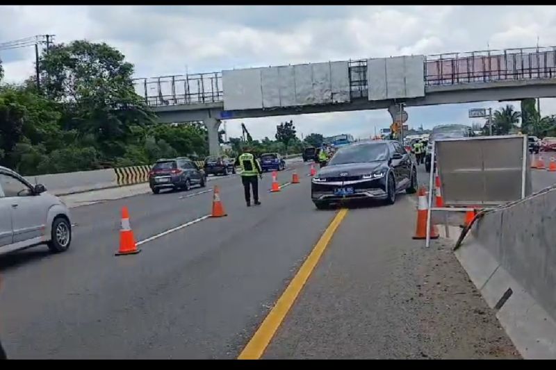Diskresi Kepolisian, contraflow diterapkan di Tol Japek arah Cikampek Diskresi Kepolisian, contraflow diterapkan di Tol Japek arah Cikampek