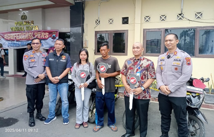 Polres Tegal kembalikan motor curian ke pemiliknya Polres Tegal kembalikan motor curian ke pemiliknya