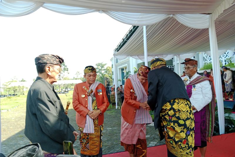 Budaya Lebaran Topat gerakkn ekonomi warga di Lombok Tengah Budaya Lebaran Topat gerakkn ekonomi warga di Lombok Tengah