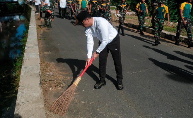 Wali Kota ajak masyarakat bersihkan lingkungan melalui Magelang Nyapu Bareng Wali Kota ajak masyarakat bersihkan lingkungan melalui Magelang Nyapu Bareng