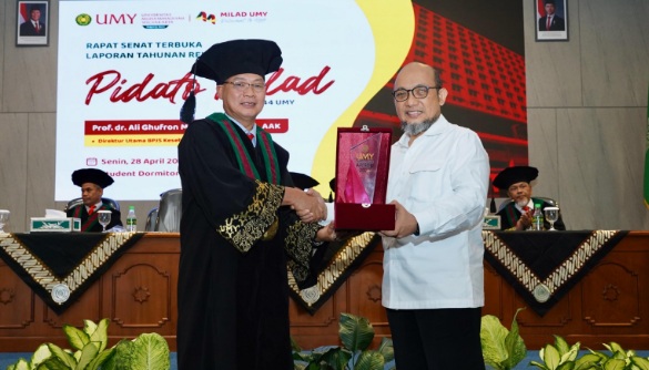 Mantan penyidik KPK Novel Baswedan terima UMY Awards 2025 Mantan penyidik KPK Novel Baswedan terima UMY Awards 2025