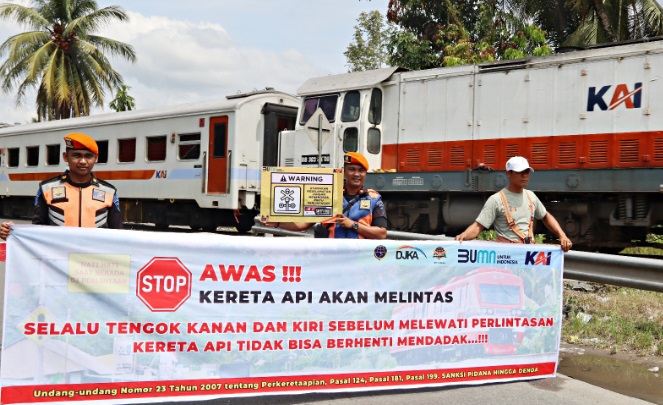 KAI Divre II Sumbar ajak pengguna jalan tertib dan disiplin berlalu lintas KAI Divre II Sumbar ajak pengguna jalan tertib dan disiplin berlalu lintas