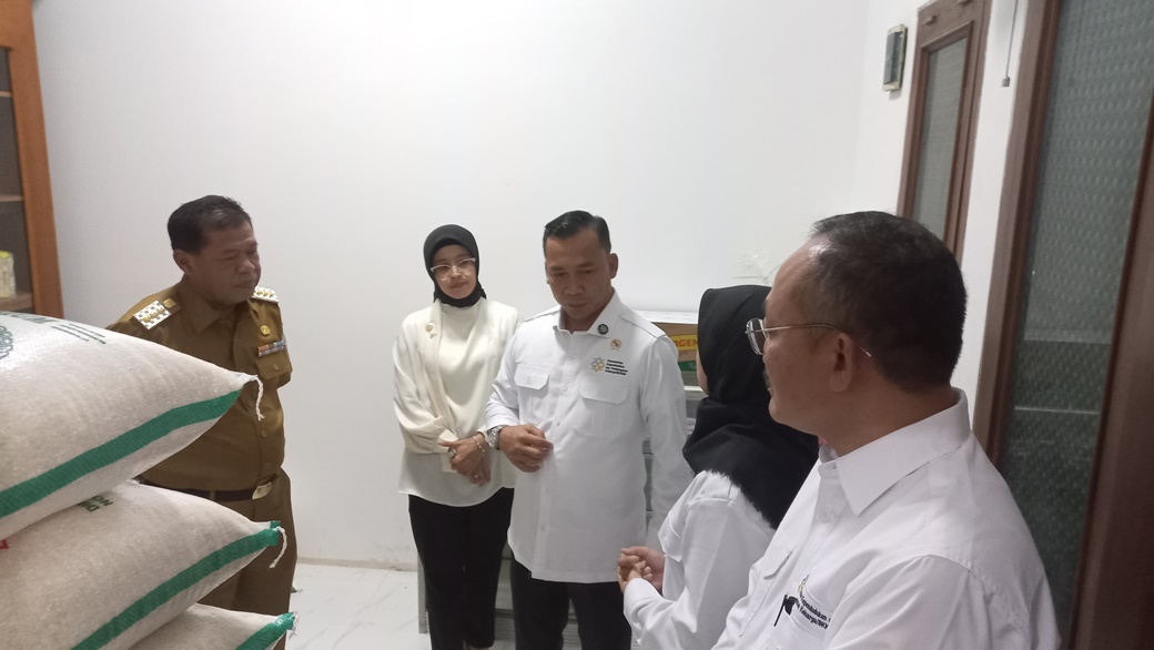 Menteri Kependudukan dan Pembangunan Keluarga salurkan MBG bagi ibu hamil di Majalengka