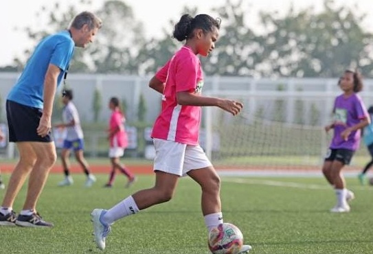 Jebolan MilkLife Soccer Challenge berlaga di JSSL Singapura Jebolan MilkLife Soccer Challenge berlaga di JSSL Singapura