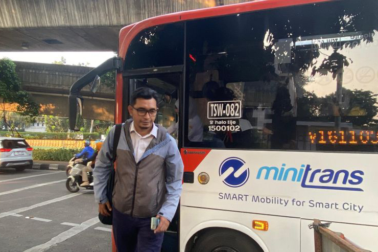 ASN DKI Jakarta antusias sambut kebijakan naik transportasi umum ASN DKI Jakarta antusias sambut kebijakan naik transportasi umum