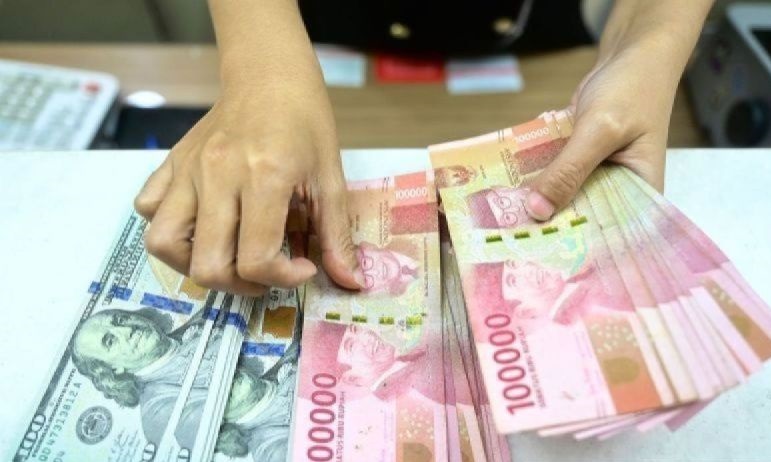 Rupiah pada Senin pagi menguat jadi Rp16.831 per dolar AS