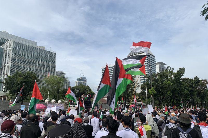 Ratusan orang gelar aksi bela Palestina di depan Dubes Amerika Serikat Ratusan orang gelar aksi bela Palestina di depan Dubes Amerika Serikat