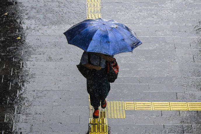 Sebagian Jakarta berpotensi hujan disertai petir Jumat sore Sebagian Jakarta berpotensi hujan disertai petir Jumat sore