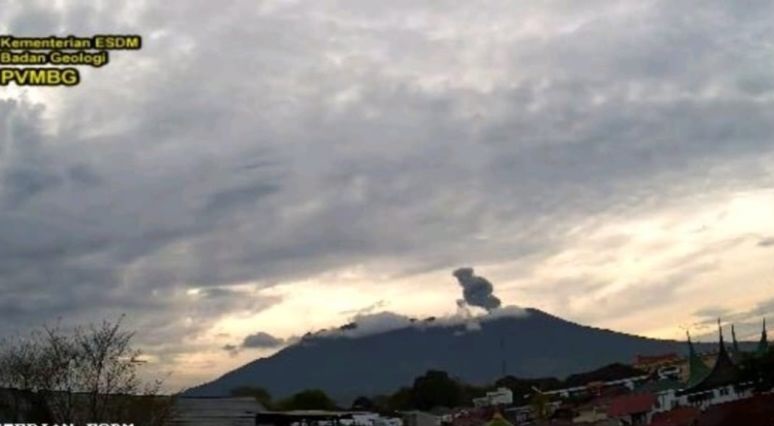 PGA catat durasi erupsi Gunung Marapi 57 detik pada Rabu pagi PGA catat durasi erupsi Gunung Marapi 57 detik pada Rabu pagi