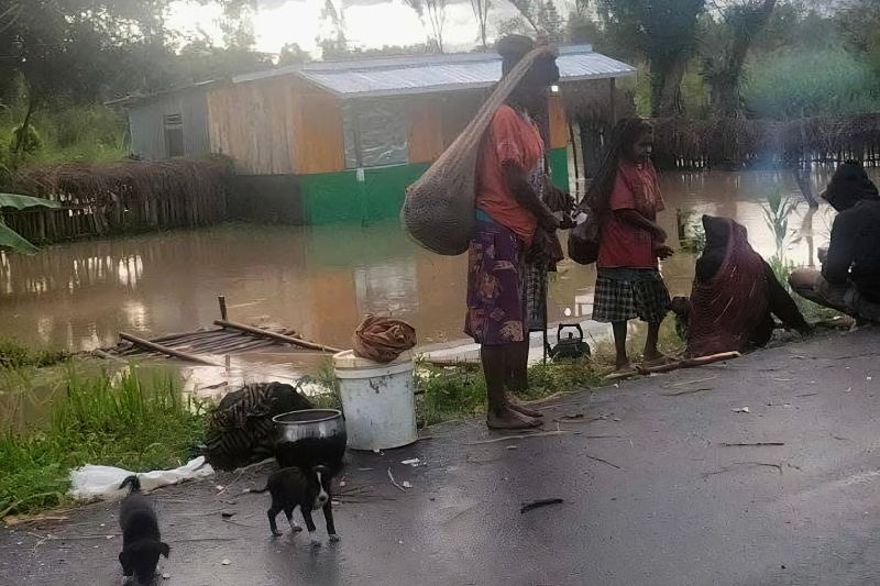 Kemensos kirim bantuan bagi korban banjir dan longsor di Wamena Kemensos kirim bantuan bagi korban banjir dan longsor di Wamena