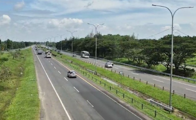 Ruas jalan tol Jakarta-Cikampek hingga Cipali terpantau ramai lancar Ruas jalan tol Jakarta-Cikampek hingga Cipali terpantau ramai lancar