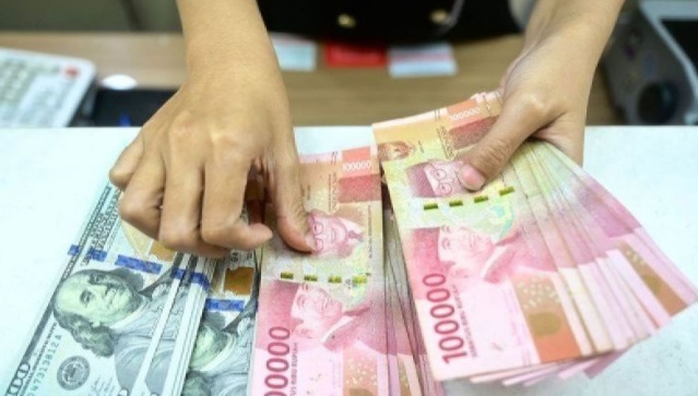 Rupiah melemah dipengaruhi rencana Trump terapkan tarif semikonduktor Rupiah melemah dipengaruhi rencana Trump terapkan tarif semikonduktor