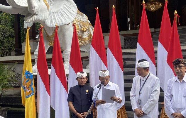 Warga dan pedagang dilarang pakai plastik sekali pakai di Pura Besakih Warga dan pedagang dilarang pakai plastik sekali pakai di Pura Besakih